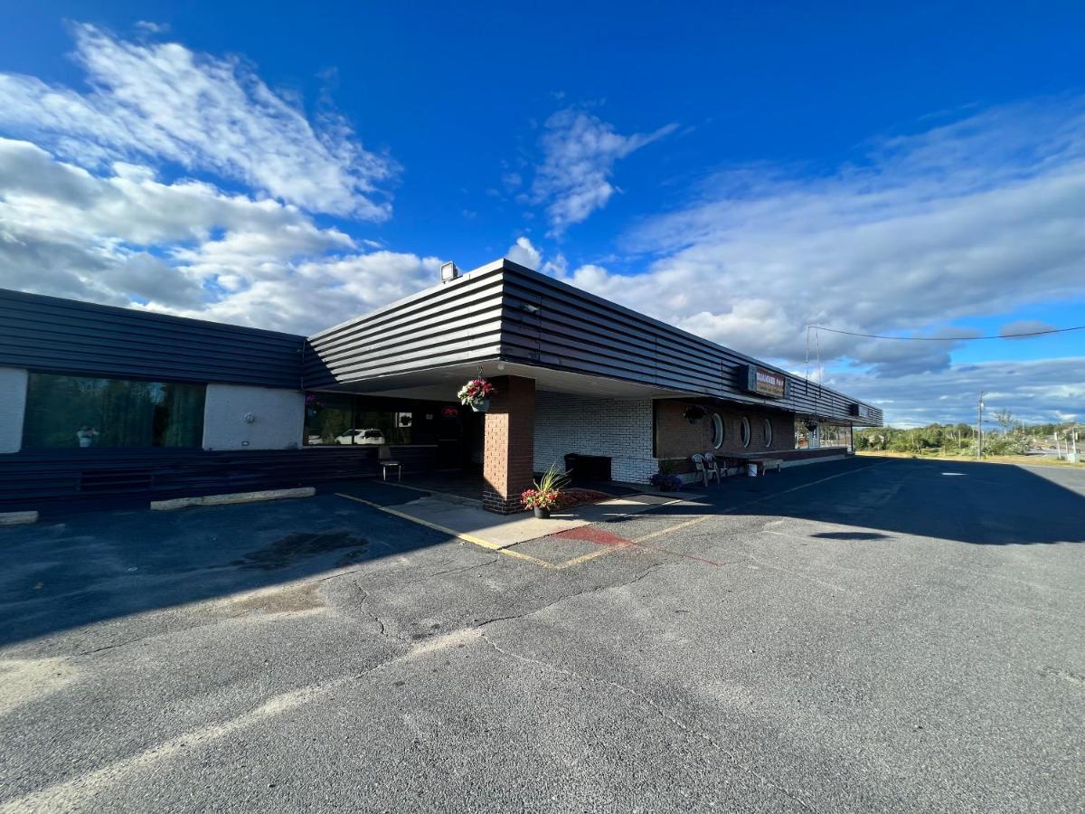 Lively Inn And Suites - Sudbury Naughton Εξωτερικό φωτογραφία