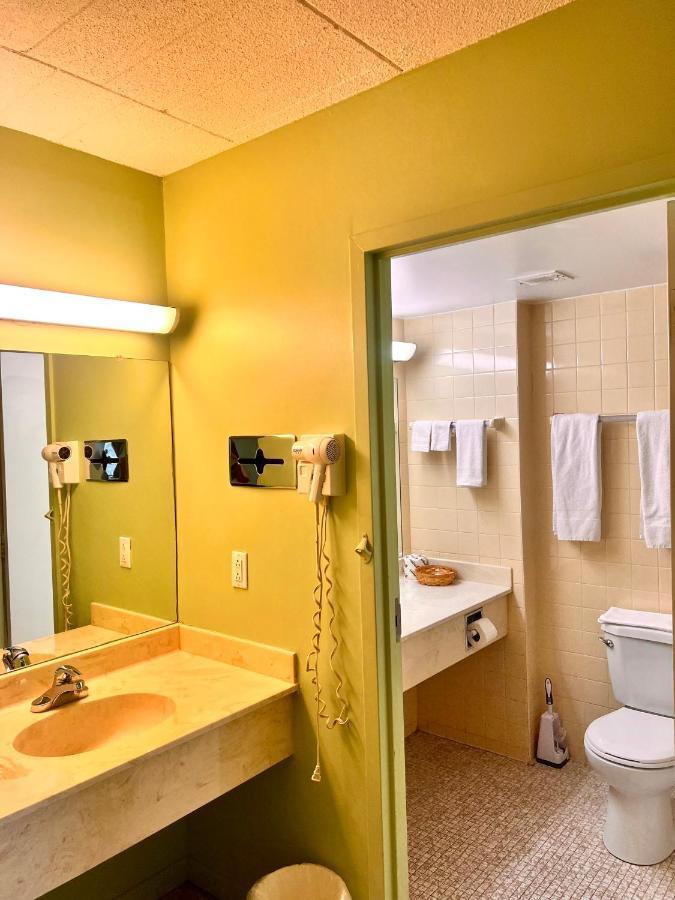Lively Inn And Suites - Sudbury Naughton Εξωτερικό φωτογραφία